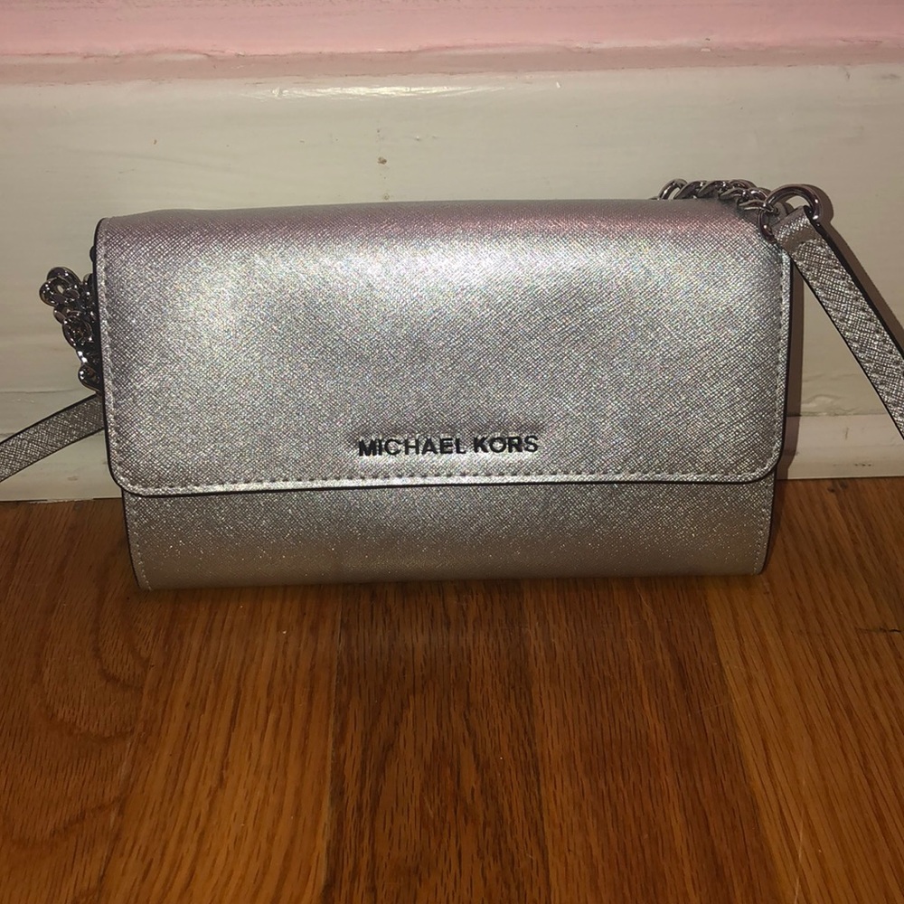 Micheal Kors silver cross body purse NWOT